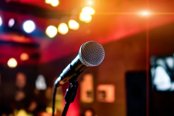 Karaoke at The Old School Yard London Bridge bar